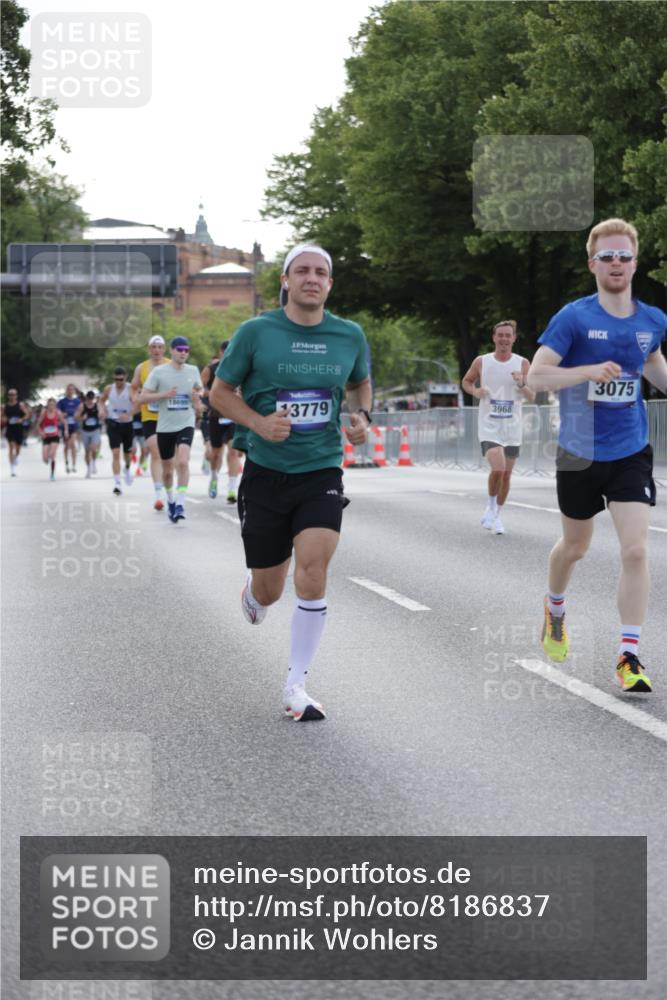 29.06.2025 - hella hamburg halbmarathon Jannik Wohlers http://msf.ph/oto/8186837 29.06.2025 09:44:03 Lombardsbrücke 2879, 3075, 3968, 5344, 8975, 9079, 10106, 10173, 10790, 11877, 13779, 14828, 15576, 15655, 16118, 17258, 18699, 19114 meine-sportfotos.de