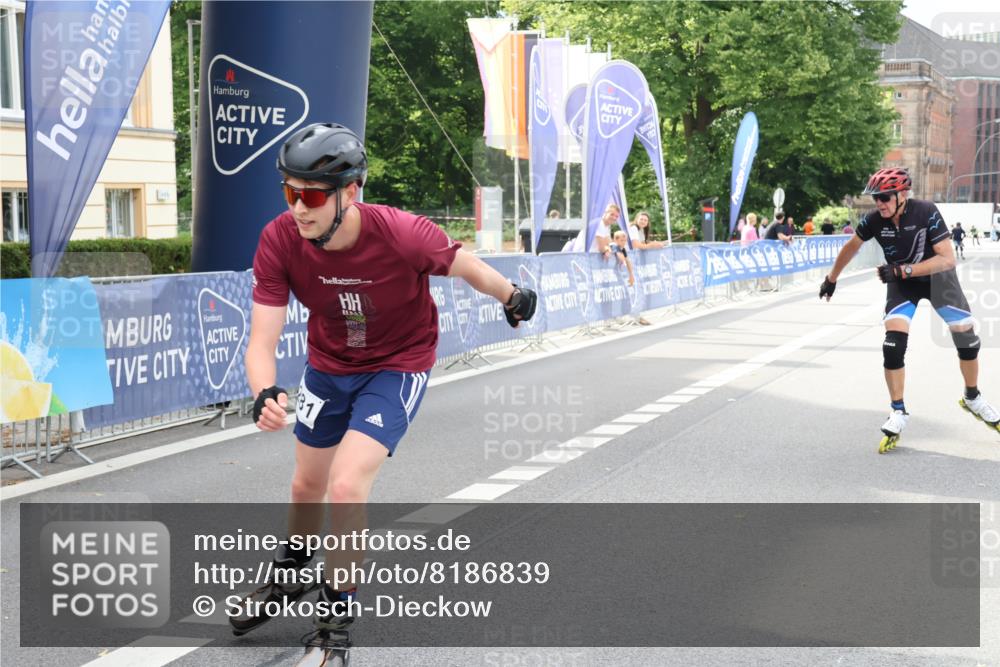 29.06.2025 - hella hamburg halbmarathon Strokosch-Dieckow http://msf.ph/oto/8186839 29.06.2025 09:27:01 Ziel 20281, 20283 meine-sportfotos.de