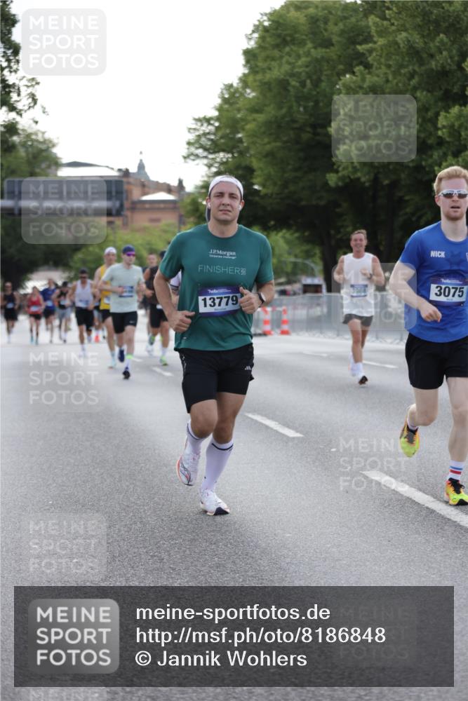 29.06.2025 - hella hamburg halbmarathon Jannik Wohlers http://msf.ph/oto/8186848 29.06.2025 09:44:03 Lombardsbrücke 2879, 3075, 3968, 5344, 8975, 9079, 10106, 10173, 10790, 11877, 13779, 14828, 15576, 15655, 16118, 17258, 18699, 19114 meine-sportfotos.de