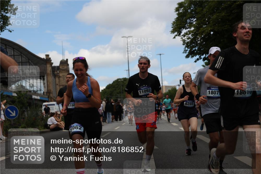 29.06.2025 - hella hamburg halbmarathon Yannick Fuchs http://msf.ph/oto/8186852 29.06.2025 11:21:28 20KM 2489, 2505, 2699, 2703, 2751, 3571, 4161, 4349, 4824, 4826, 5494, 5584, 5629, 6285, 6710, 7228, 7604, 7917, 8050, 8962, 9913, 10013, 10240, 10354, 10374, 10594, 11092, 11668, 11981, 12958, 13477, 13934, 14029, 14216, 14803, 14810, 14986, 15024, 15471, 15660, 15869, 16381, 16821, 16886, 16999, 17034, 17103, 17438, 18077, 18503, 18610, 19081, 19193 meine-sportfotos.de