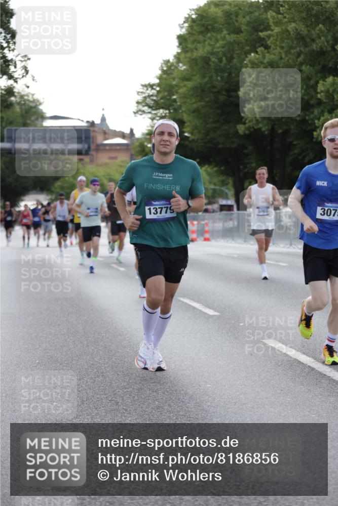 29.06.2025 - hella hamburg halbmarathon Jannik Wohlers http://msf.ph/oto/8186856 29.06.2025 09:44:03 Lombardsbrücke 2879, 3075, 3968, 5344, 8975, 9079, 10106, 10173, 10790, 11877, 13779, 14828, 15576, 15655, 16118, 17258, 18699, 19114 meine-sportfotos.de