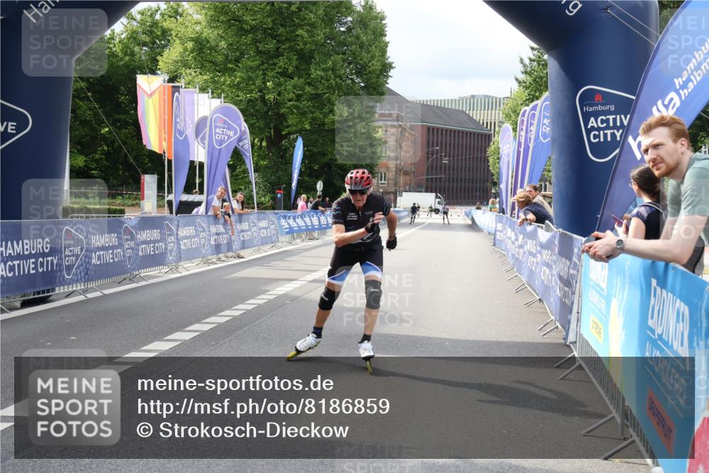 29.06.2025 - hella hamburg halbmarathon Strokosch-Dieckow http://msf.ph/oto/8186859 29.06.2025 09:27:01 Ziel 20281, 20283 meine-sportfotos.de