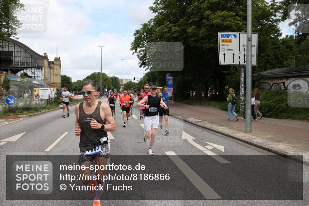 29.06.2025 - hella hamburg halbmarathon Yannick Fuchs http://msf.ph/oto/8186866 29.06.2025 10:30:02 20KM 57, 1344, 4050, 4740, 4944, 5269, 5554, 6704, 7466, 7867, 8901, 10771, 11559, 11898, 12044, 12204, 12751, 14629, 14841, 14952, 15390, 15391, 15931, 16177, 16695, 16811, 16963, 16964, 17022, 17643, 17826, 18183, 18220, 18237 meine-sportfotos.de