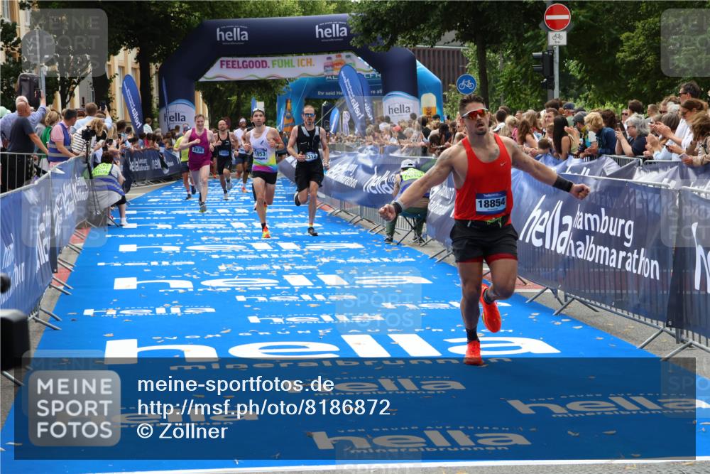 29.06.2025 - hella hamburg halbmarathon Zöllner http://msf.ph/oto/8186872 29.06.2025 10:33:40 Ziel 1053, 1396, 2836, 8312, 12595, 14975, 17191, 18854 meine-sportfotos.de