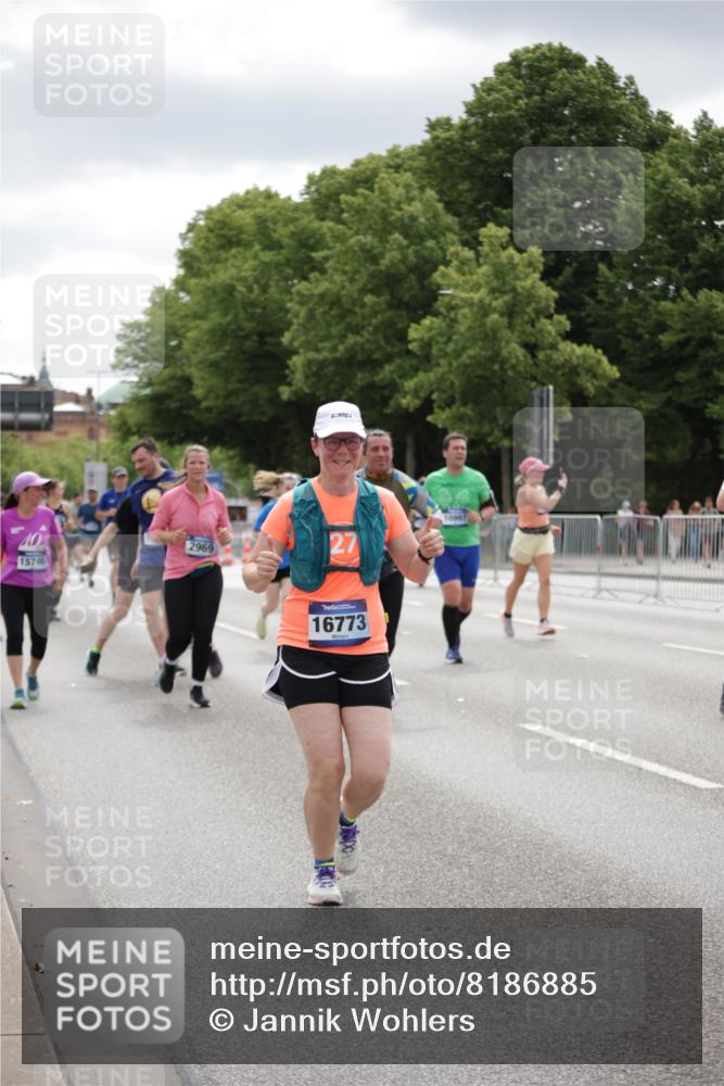 29.06.2025 - hella hamburg halbmarathon Jannik Wohlers http://msf.ph/oto/8186885 29.06.2025 11:11:31 Lombardsbrücke 1934, 2695, 2696, 2969, 3016, 3667, 3932, 4196, 4574, 4821, 5326, 5368, 6000, 6001, 6242, 7050, 7149, 7686, 7687, 7939, 8768, 8831, 8876, 9683, 10822, 10827, 10997, 11005, 11796, 13298, 13585, 14082, 14504, 14656, 14859, 15238, 15746, 16268, 16405, 16438, 16485, 16773, 17777, 18260, 18383, 18955 meine-sportfotos.de