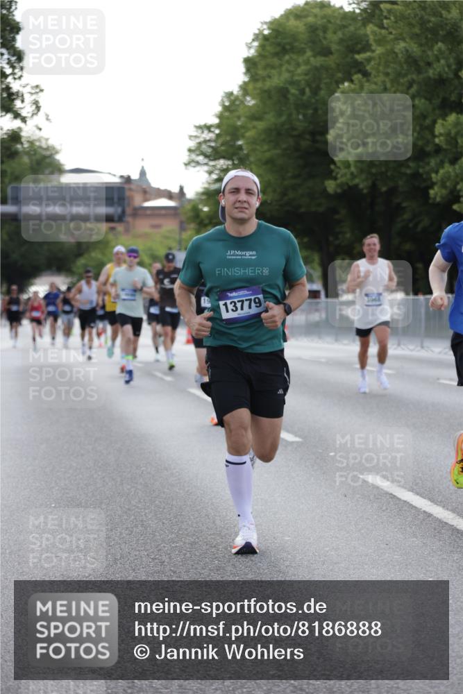 29.06.2025 - hella hamburg halbmarathon Jannik Wohlers http://msf.ph/oto/8186888 29.06.2025 09:44:03 Lombardsbrücke 2879, 3075, 3968, 5344, 8975, 9079, 10106, 10173, 10790, 11877, 13779, 14828, 15576, 15655, 16118, 17258, 18699, 19114 meine-sportfotos.de