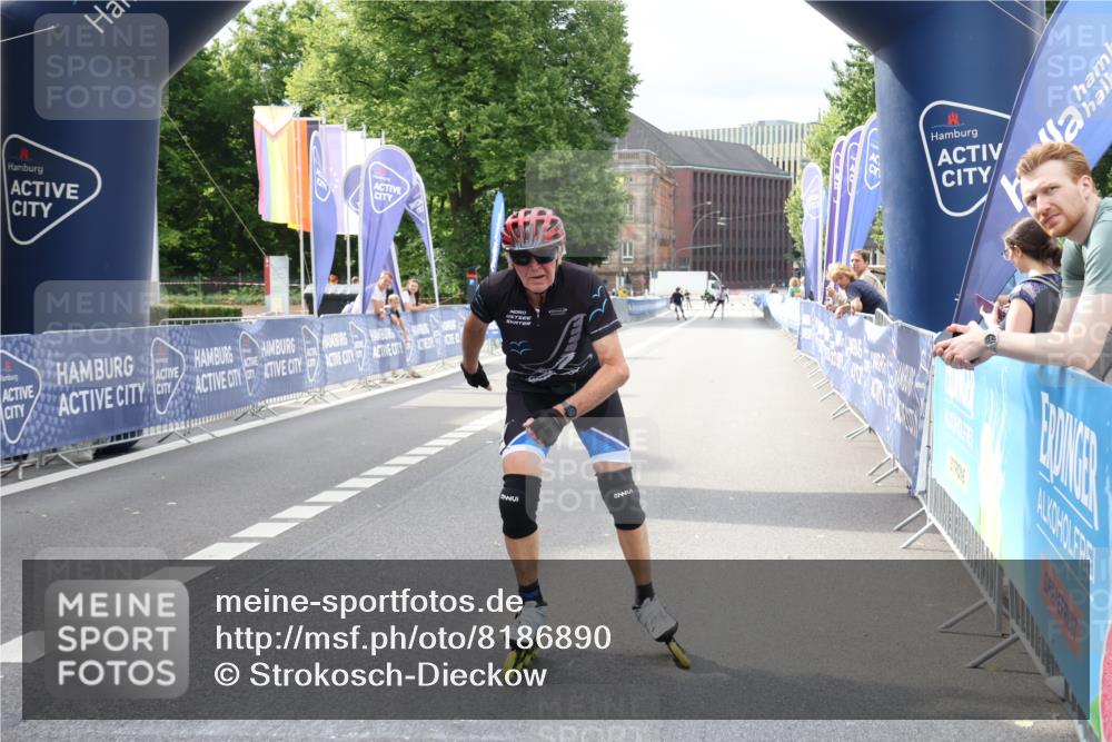 29.06.2025 - hella hamburg halbmarathon Strokosch-Dieckow http://msf.ph/oto/8186890 29.06.2025 09:27:02 Ziel 20283 meine-sportfotos.de