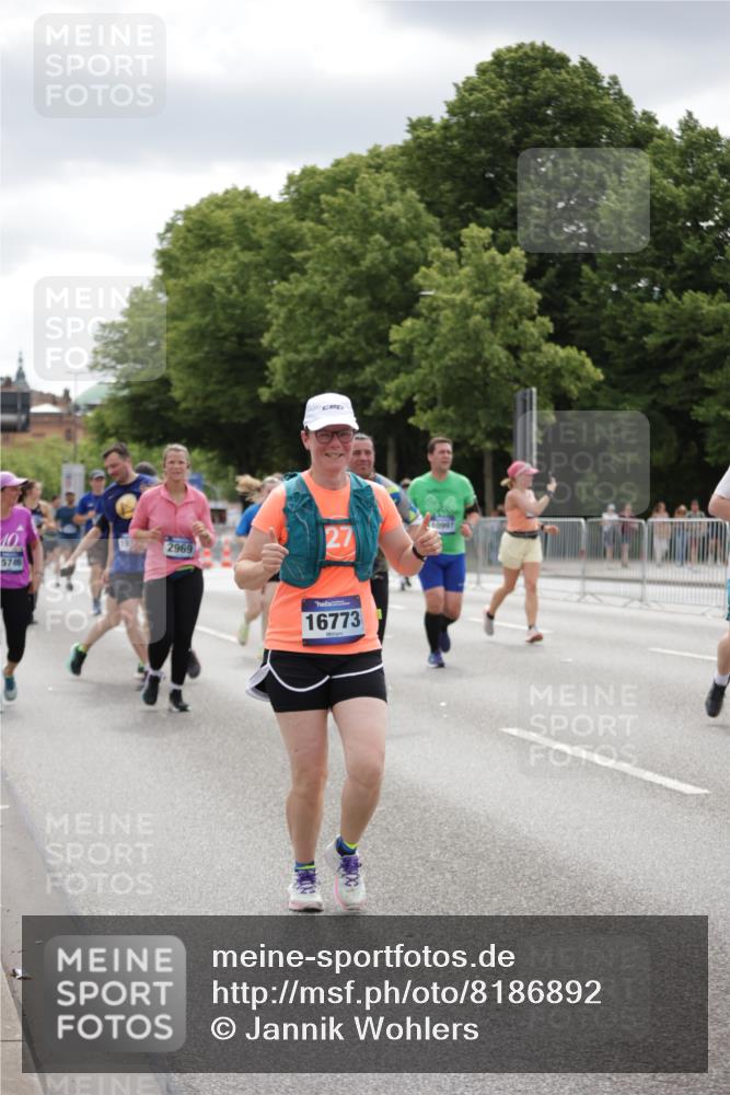 29.06.2025 - hella hamburg halbmarathon Jannik Wohlers http://msf.ph/oto/8186892 29.06.2025 11:11:32 Lombardsbrücke 1934, 2502, 2616, 2695, 2696, 2969, 3016, 3667, 4196, 5326, 5368, 6000, 6001, 6242, 7050, 7149, 7686, 7687, 7939, 8768, 8831, 8876, 9683, 10822, 10827, 10997, 11005, 11796, 13040, 13298, 13585, 14082, 14089, 14268, 14504, 14656, 14859, 15238, 15746, 16268, 16405, 16438, 16485, 16773, 17777, 18260, 18383, 18955 meine-sportfotos.de