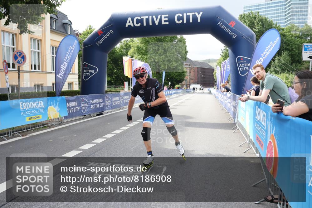 29.06.2025 - hella hamburg halbmarathon Strokosch-Dieckow http://msf.ph/oto/8186908 29.06.2025 09:27:03 Ziel 20283 meine-sportfotos.de