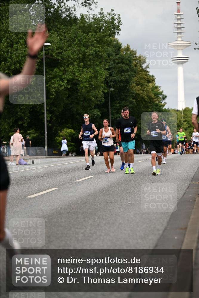 29.06.2025 - hella hamburg halbmarathon Dr. Thomas Lammeyer http://msf.ph/oto/8186934 29.06.2025 10:10:52 Kennedybrücke 1245, 1766, 1981, 4550, 4666, 5951, 6314, 6572, 6664, 8051, 8960, 9560, 10212, 10297, 10736, 10886 meine-sportfotos.de