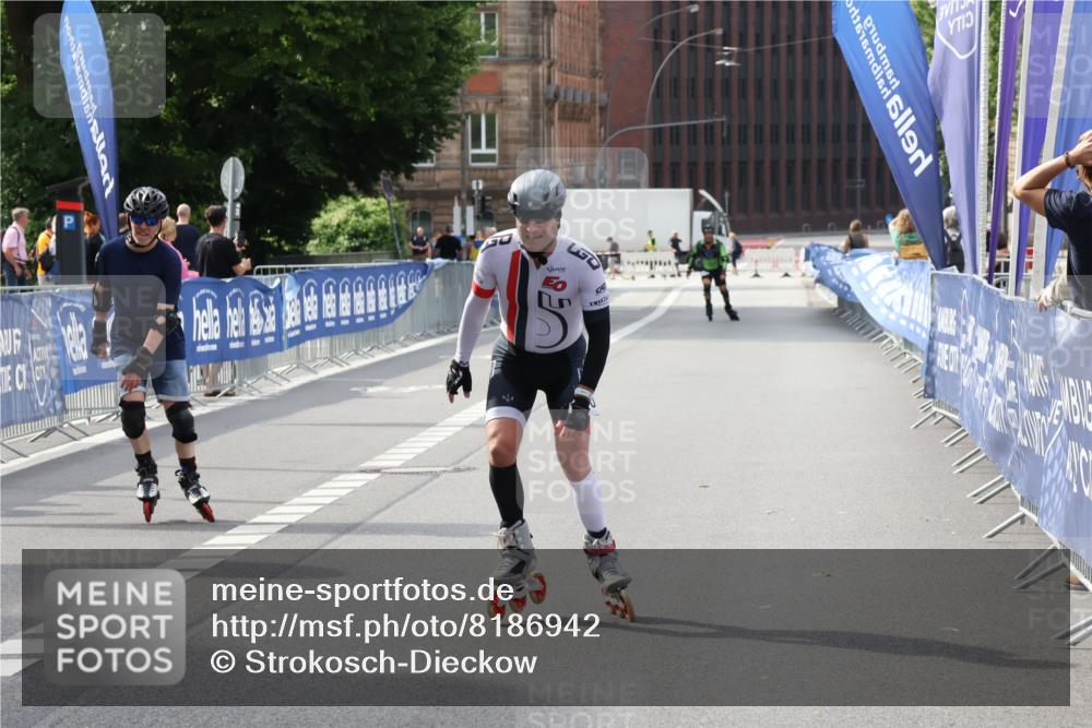 29.06.2025 - hella hamburg halbmarathon Strokosch-Dieckow http://msf.ph/oto/8186942 29.06.2025 09:27:16 Ziel 20040, 20106, 20221, 20292 meine-sportfotos.de
