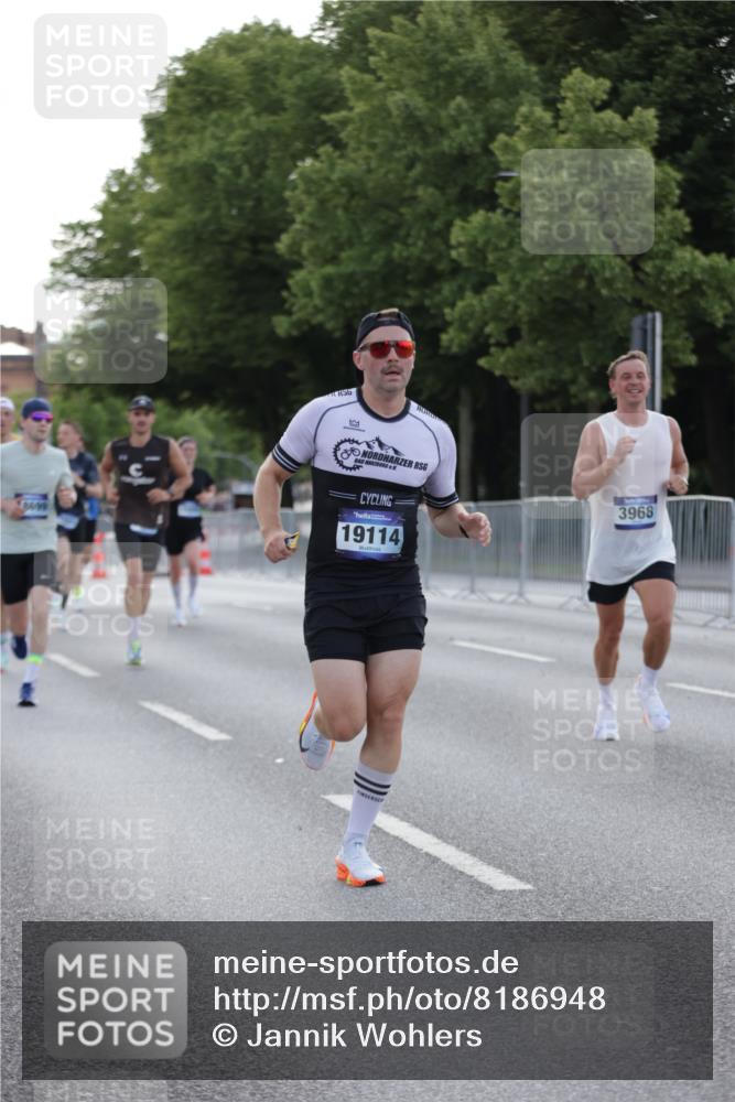 29.06.2025 - hella hamburg halbmarathon Jannik Wohlers http://msf.ph/oto/8186948 29.06.2025 09:44:05 Lombardsbrücke 1065, 2879, 3075, 3968, 5344, 7349, 8975, 9079, 10106, 10173, 10790, 11877, 12369, 13779, 14828, 15576, 15655, 15880, 16118, 17258, 17354, 18699, 19114 meine-sportfotos.de