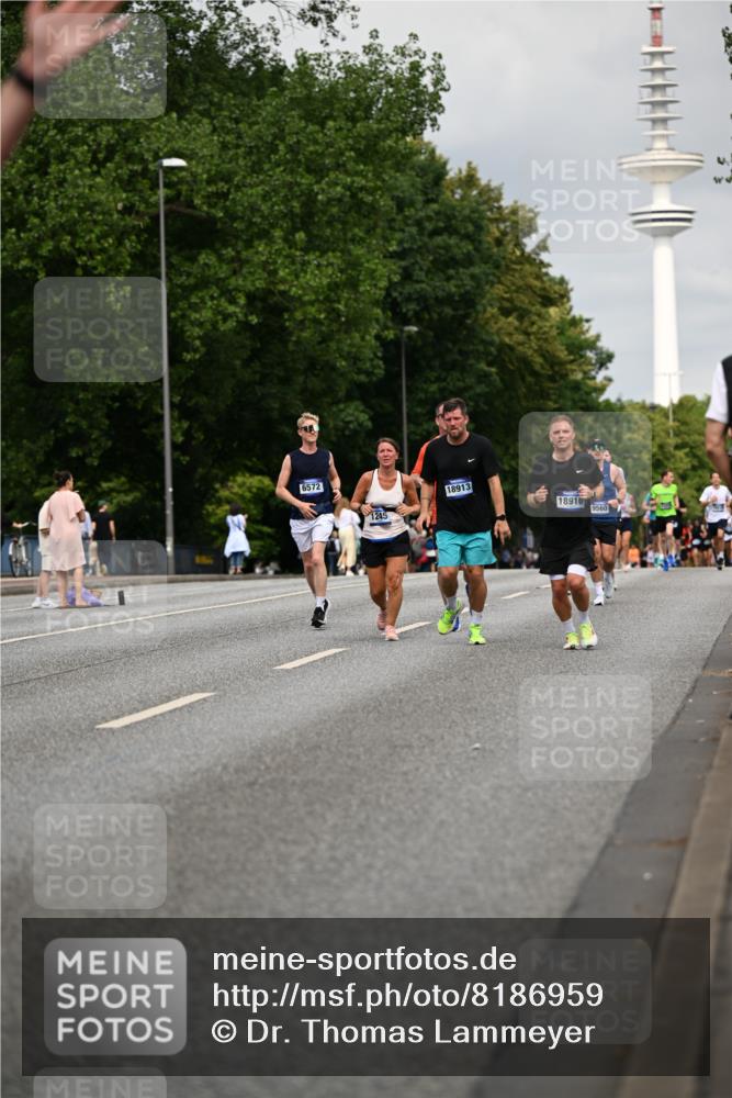 29.06.2025 - hella hamburg halbmarathon Dr. Thomas Lammeyer http://msf.ph/oto/8186959 29.06.2025 10:10:52 Kennedybrücke 1245, 1766, 1981, 4550, 4666, 5951, 6314, 6572, 6664, 8051, 8960, 9560, 10212, 10297, 10736, 10886 meine-sportfotos.de