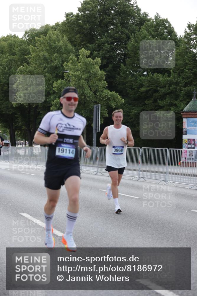 29.06.2025 - hella hamburg halbmarathon Jannik Wohlers http://msf.ph/oto/8186972 29.06.2025 09:44:05 Lombardsbrücke 1065, 2879, 3075, 3968, 5344, 7349, 8975, 9079, 10106, 10173, 10790, 11877, 12369, 13779, 14828, 15576, 15655, 15880, 16118, 17258, 17354, 18699, 19114 meine-sportfotos.de