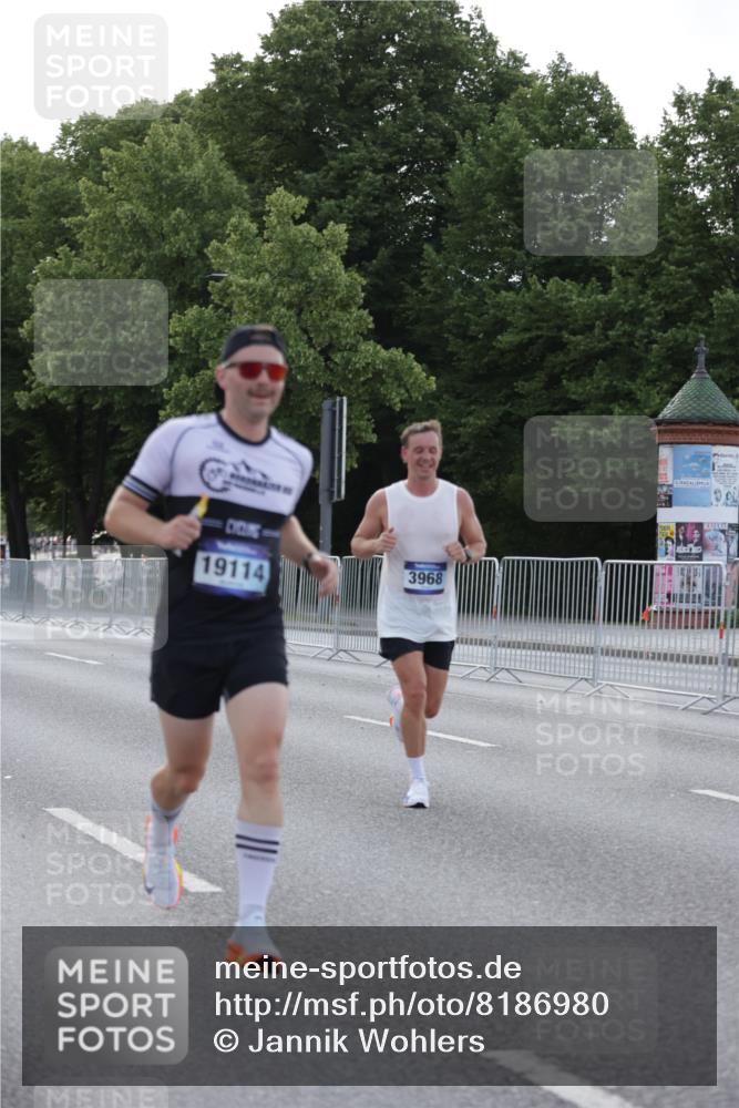 29.06.2025 - hella hamburg halbmarathon Jannik Wohlers http://msf.ph/oto/8186980 29.06.2025 09:44:05 Lombardsbrücke 1065, 2879, 3075, 3968, 5344, 7349, 8975, 9079, 10106, 10173, 10790, 11877, 12369, 13779, 14828, 15576, 15655, 15880, 16118, 17258, 17354, 18699, 19114 meine-sportfotos.de