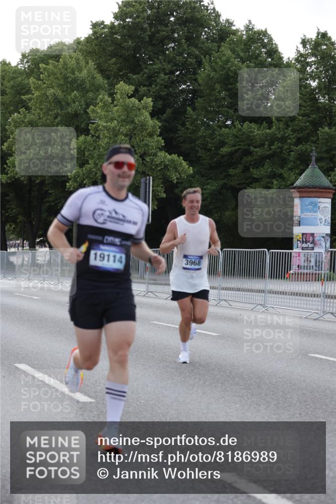 29.06.2025 - hella hamburg halbmarathon Jannik Wohlers http://msf.ph/oto/8186989 29.06.2025 09:44:05 Lombardsbrücke 1065, 2879, 3075, 3968, 5344, 7349, 8975, 9079, 10106, 10173, 10790, 11877, 12369, 13779, 14828, 15576, 15655, 15880, 16118, 17258, 17354, 18699, 19114 meine-sportfotos.de