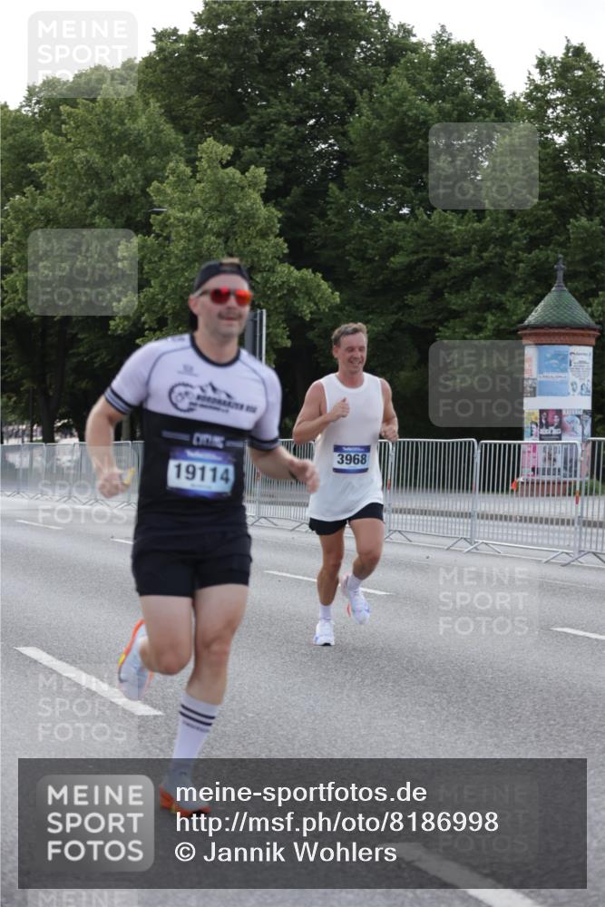 29.06.2025 - hella hamburg halbmarathon Jannik Wohlers http://msf.ph/oto/8186998 29.06.2025 09:44:06 Lombardsbrücke 1065, 2879, 3075, 3968, 5344, 7349, 8975, 9079, 10106, 10173, 10790, 11877, 12337, 12369, 13779, 14828, 15576, 15655, 15880, 16118, 17258, 17354, 18699, 19114 meine-sportfotos.de