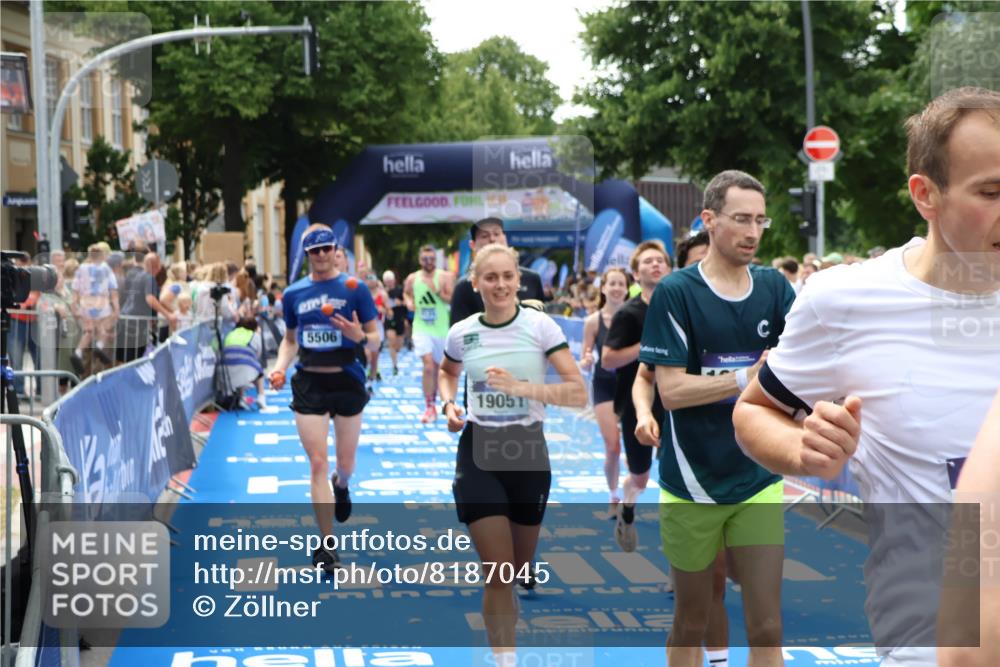 29.06.2025 - hella hamburg halbmarathon Zöllner http://msf.ph/oto/8187045 29.06.2025 10:43:32 Ziel 2653, 3928, 4080, 5124, 5436, 5506, 7635, 8664, 9931, 10237, 10246, 11648, 12623, 14484, 16338, 17391, 18513, 18775, 18810, 18942, 19009, 19051, 19229 meine-sportfotos.de