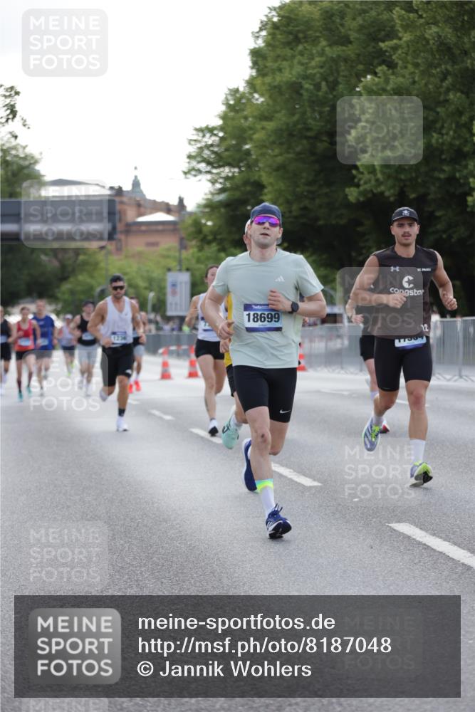 29.06.2025 - hella hamburg halbmarathon Jannik Wohlers http://msf.ph/oto/8187048 29.06.2025 09:44:07 Lombardsbrücke 1065, 2879, 3075, 3968, 5344, 7349, 8975, 9079, 10106, 10173, 10790, 11877, 12337, 12369, 13779, 14828, 15576, 15655, 15880, 16118, 17258, 17354, 18699, 19114 meine-sportfotos.de