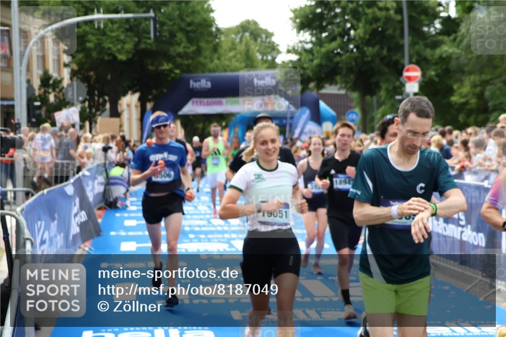 29.06.2025 - hella hamburg halbmarathon Zöllner http://msf.ph/oto/8187049 29.06.2025 10:43:33 Ziel 3928, 4080, 5124, 5436, 5506, 7635, 8664, 9931, 10237, 10246, 11648, 12623, 14484, 16338, 17391, 18513, 18775, 18810, 18942, 19051, 19229 meine-sportfotos.de