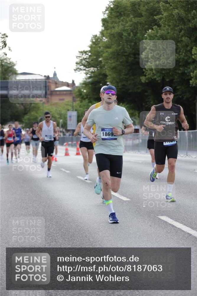 29.06.2025 - hella hamburg halbmarathon Jannik Wohlers http://msf.ph/oto/8187063 29.06.2025 09:44:07 Lombardsbrücke 1065, 2879, 3075, 3968, 5344, 7349, 8975, 9079, 10106, 10173, 10790, 11877, 12337, 12369, 13779, 14828, 15576, 15655, 15880, 16118, 17258, 17354, 18699, 19114 meine-sportfotos.de