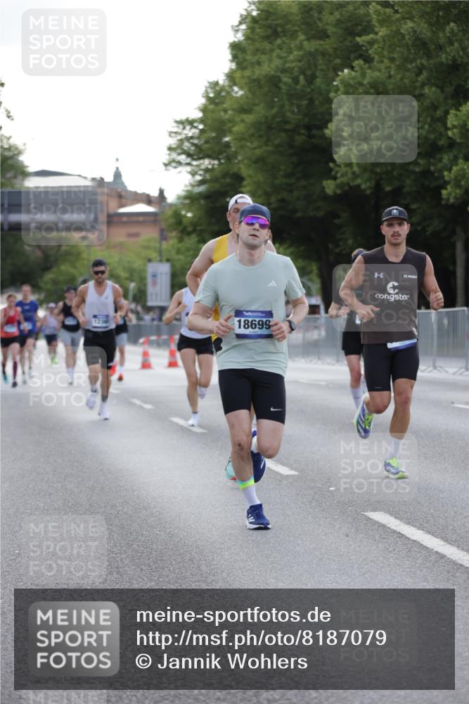 29.06.2025 - hella hamburg halbmarathon Jannik Wohlers http://msf.ph/oto/8187079 29.06.2025 09:44:07 Lombardsbrücke 1065, 2879, 3075, 3968, 5344, 7349, 8975, 9079, 10106, 10173, 10790, 11877, 12337, 12369, 13779, 14828, 15576, 15655, 15880, 16118, 17258, 17354, 18699, 19114 meine-sportfotos.de
