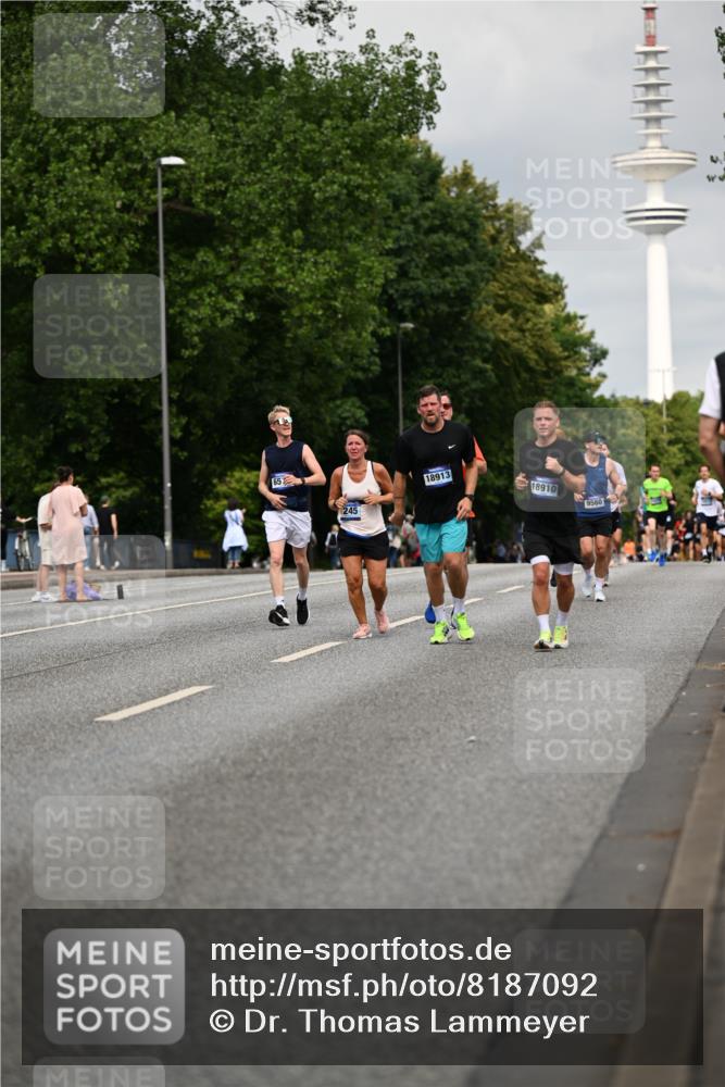 29.06.2025 - hella hamburg halbmarathon Dr. Thomas Lammeyer http://msf.ph/oto/8187092 29.06.2025 10:10:53 Kennedybrücke 1245, 1766, 1981, 4550, 4666, 5951, 6314, 6572, 6664, 8051, 8960, 9560, 10212, 10297, 10736, 10886 meine-sportfotos.de