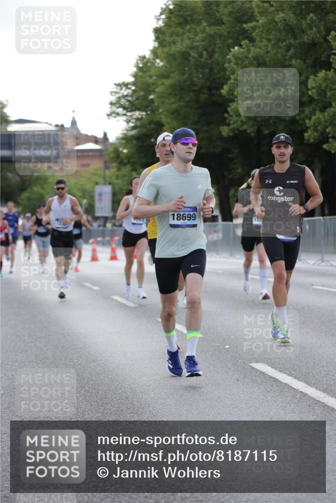 29.06.2025 - hella hamburg halbmarathon Jannik Wohlers http://msf.ph/oto/8187115 29.06.2025 09:44:07 Lombardsbrücke 1065, 2879, 3075, 3968, 5344, 7349, 8975, 9079, 10106, 10173, 10790, 11877, 12337, 12369, 13779, 14828, 15576, 15655, 15880, 16118, 17258, 17354, 18699, 19114 meine-sportfotos.de