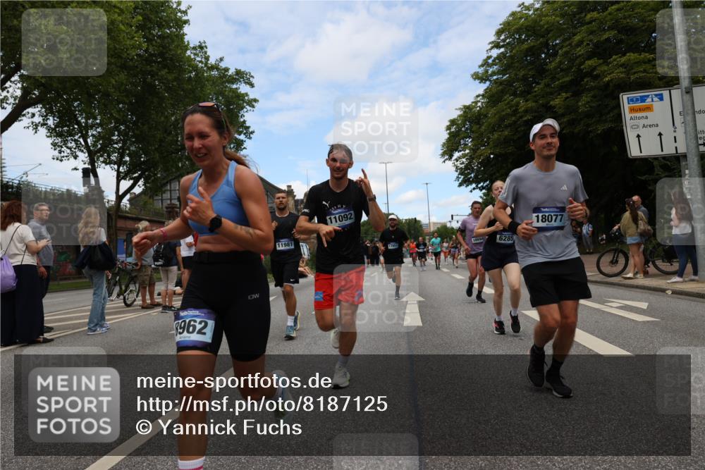 29.06.2025 - hella hamburg halbmarathon Yannick Fuchs http://msf.ph/oto/8187125 29.06.2025 11:21:29 20KM 2489, 2505, 2699, 2703, 2751, 3571, 4161, 4349, 4824, 4826, 5494, 5584, 5629, 6285, 6710, 7228, 7604, 7917, 8050, 8962, 9913, 10013, 10240, 10354, 10374, 10594, 11092, 11269, 11668, 11981, 12958, 13477, 13934, 14029, 14216, 14803, 14810, 14986, 15024, 15471, 15660, 15869, 16381, 16821, 16886, 16999, 17034, 17103, 17224, 17438, 18077, 18503, 18610, 19081, 19193 meine-sportfotos.de