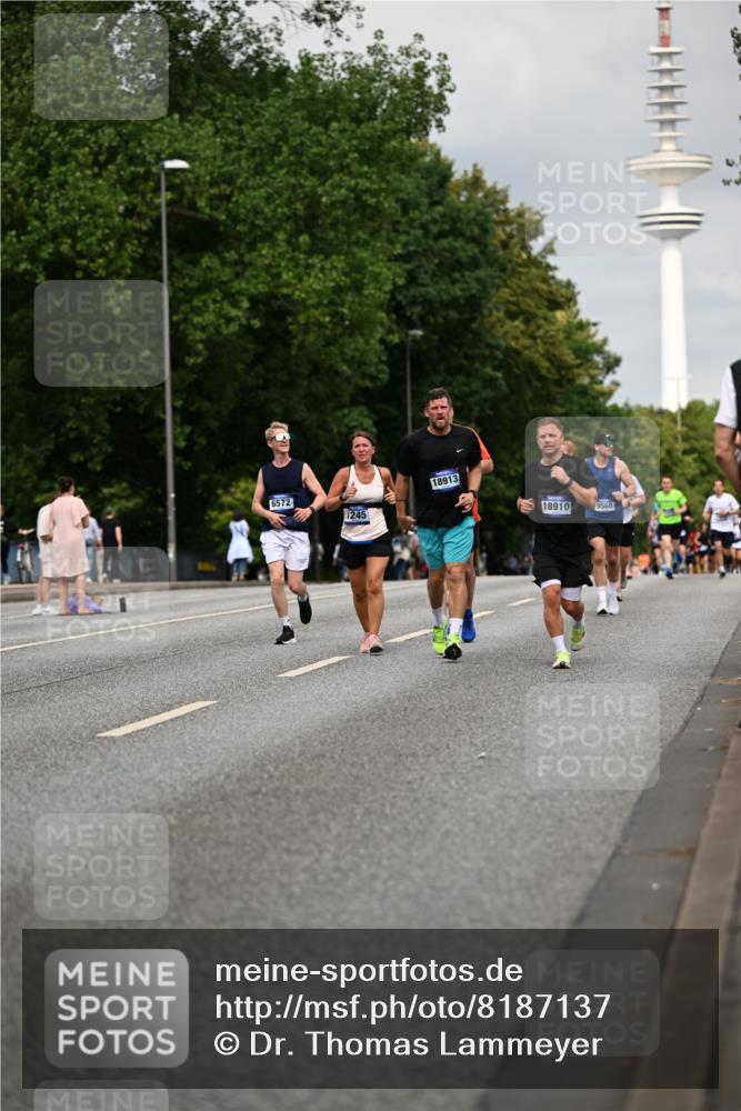 29.06.2025 - hella hamburg halbmarathon Dr. Thomas Lammeyer http://msf.ph/oto/8187137 29.06.2025 10:10:53 Kennedybrücke 1245, 1766, 1981, 4550, 4666, 5951, 6314, 6572, 6664, 8051, 8960, 9560, 10212, 10297, 10736, 10886 meine-sportfotos.de