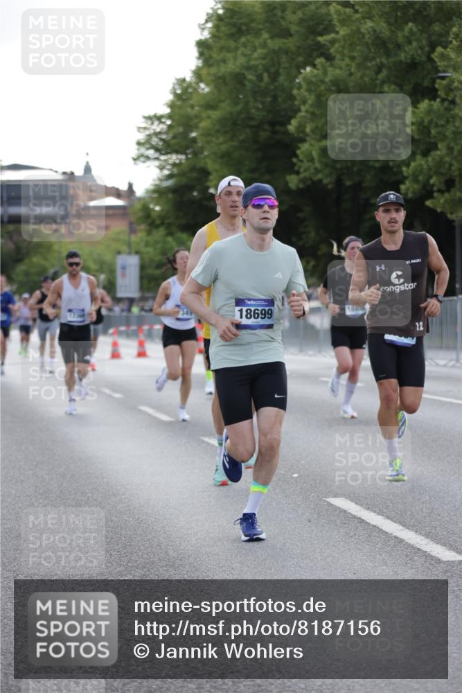 29.06.2025 - hella hamburg halbmarathon Jannik Wohlers http://msf.ph/oto/8187156 29.06.2025 09:44:07 Lombardsbrücke 1065, 2879, 3075, 3968, 5344, 7349, 8975, 9079, 10106, 10173, 10790, 11877, 12337, 12369, 13779, 14828, 15576, 15655, 15880, 16118, 17258, 17354, 18699, 19114 meine-sportfotos.de