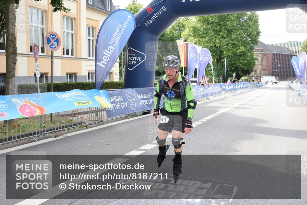 29.06.2025 - hella hamburg halbmarathon Strokosch-Dieckow http://msf.ph/oto/8187211 29.06.2025 09:27:29 Ziel 20040 meine-sportfotos.de
