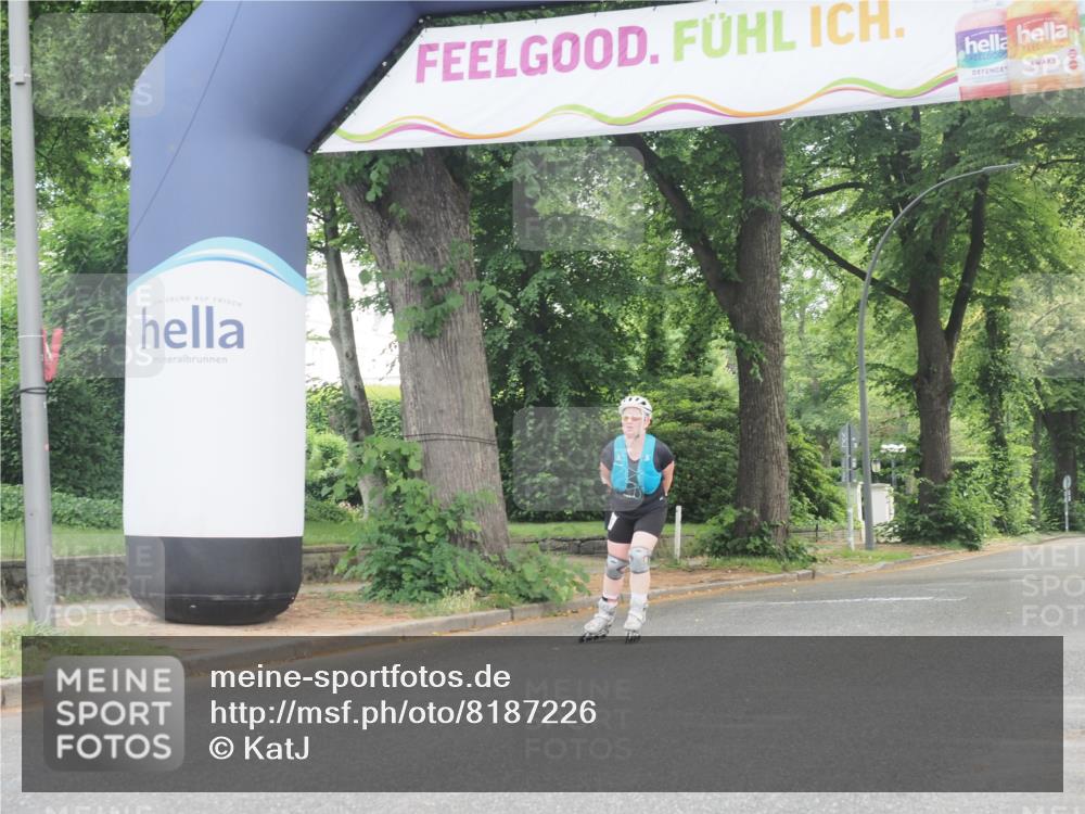 29.06.2025 - hella hamburg halbmarathon KatJ http://msf.ph/oto/8187226 29.06.2025 09:25:22 Zwischen KM18-KM19  meine-sportfotos.de