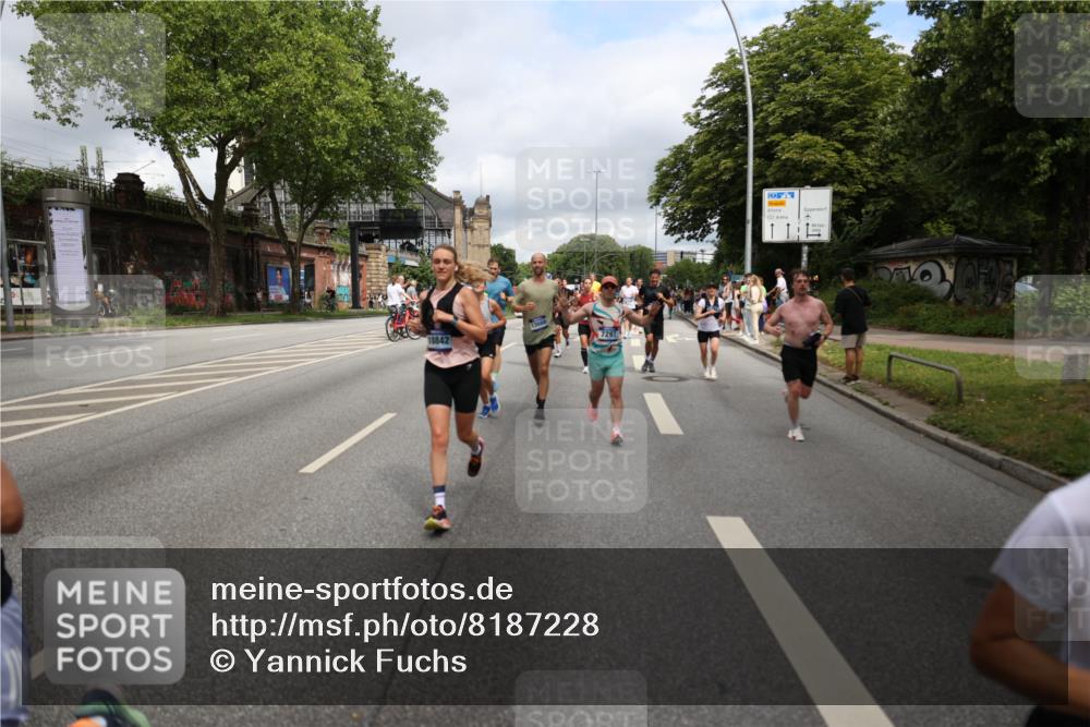 29.06.2025 - hella hamburg halbmarathon Yannick Fuchs http://msf.ph/oto/8187228 29.06.2025 10:43:41 20KM 1342, 1476, 2013, 2504, 2516, 2592, 2596, 2706, 2878, 2889, 2937, 3060, 3692, 4017, 4832, 5460, 5978, 6115, 6158, 7100, 7297, 7332, 7657, 8112, 8437, 9038, 9126, 9200, 9463, 9491, 9597, 9619, 9695, 9723, 9924, 9965, 10189, 11340, 11519, 11819, 11977, 12035, 12271, 12670, 13233, 13688, 13690, 14526, 14838, 15422, 15519, 15523, 16114, 16653, 16731, 16738, 16843, 16877, 16891, 17753, 17908, 18058, 18842, 18926, 18960, 19109 meine-sportfotos.de