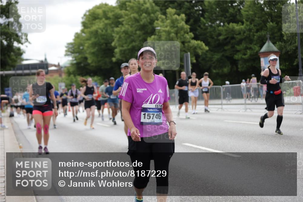 29.06.2025 - hella hamburg halbmarathon Jannik Wohlers http://msf.ph/oto/8187229 29.06.2025 11:11:38 Lombardsbrücke 1934, 2502, 2611, 2616, 2969, 3016, 3301, 3667, 4196, 5029, 5326, 5368, 6242, 7050, 7149, 7637, 7939, 7954, 8133, 8397, 8831, 8858, 8859, 8876, 10492, 10827, 10997, 12649, 13040, 13298, 13585, 14082, 14089, 14268, 14504, 14859, 15130, 15148, 16405, 16438, 16773, 17280, 17777, 18383 meine-sportfotos.de