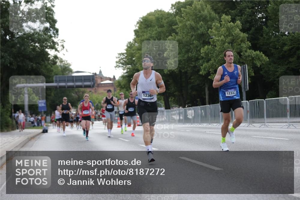 29.06.2025 - hella hamburg halbmarathon Jannik Wohlers http://msf.ph/oto/8187272 29.06.2025 09:44:11 Lombardsbrücke 1065, 2021, 2879, 3075, 3845, 3968, 4678, 7349, 10106, 11877, 12337, 12369, 13779, 14828, 15268, 15576, 15583, 15880, 16118, 17258, 17354, 18567, 18699, 19114 meine-sportfotos.de