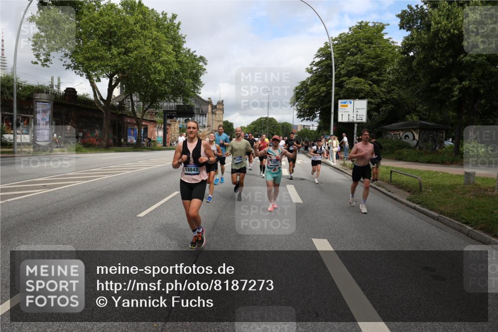 29.06.2025 - hella hamburg halbmarathon Yannick Fuchs http://msf.ph/oto/8187273 29.06.2025 10:43:41 20KM 1342, 1476, 2013, 2504, 2516, 2592, 2596, 2706, 2878, 2889, 2937, 3060, 3692, 4017, 4832, 5460, 5978, 6115, 6158, 7100, 7297, 7332, 7657, 8112, 8437, 9038, 9126, 9200, 9463, 9491, 9597, 9619, 9695, 9723, 9924, 9965, 10189, 11340, 11519, 11819, 11977, 12035, 12271, 12670, 13233, 13688, 13690, 14526, 14838, 15422, 15519, 15523, 16114, 16653, 16731, 16738, 16843, 16877, 16891, 17753, 17908, 18058, 18842, 18926, 18960, 19109 meine-sportfotos.de