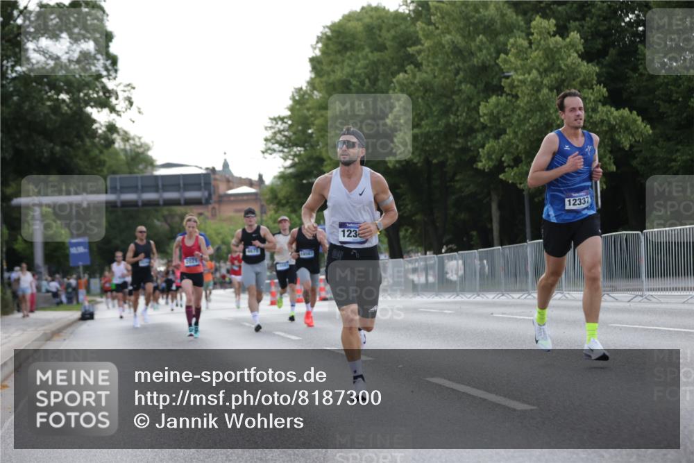 29.06.2025 - hella hamburg halbmarathon Jannik Wohlers http://msf.ph/oto/8187300 29.06.2025 09:44:11 Lombardsbrücke 1065, 2021, 2879, 3075, 3845, 3968, 4678, 7349, 10106, 11877, 12337, 12369, 13779, 14828, 15268, 15576, 15583, 15880, 16118, 17258, 17354, 18567, 18699, 19114 meine-sportfotos.de