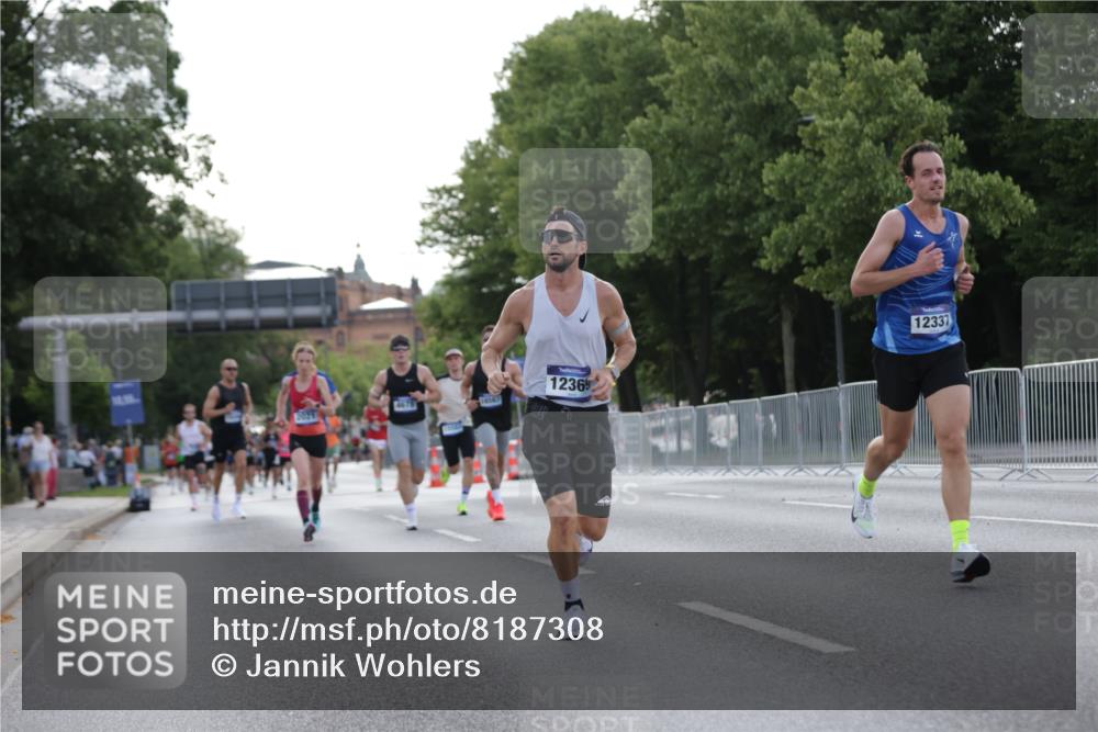 29.06.2025 - hella hamburg halbmarathon Jannik Wohlers http://msf.ph/oto/8187308 29.06.2025 09:44:11 Lombardsbrücke 1065, 2021, 2879, 3075, 3845, 3968, 4678, 7349, 10106, 11877, 12337, 12369, 13779, 14828, 15268, 15576, 15583, 15880, 16118, 17258, 17354, 18567, 18699, 19114 meine-sportfotos.de