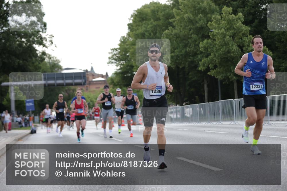 29.06.2025 - hella hamburg halbmarathon Jannik Wohlers http://msf.ph/oto/8187326 29.06.2025 09:44:11 Lombardsbrücke 1065, 2021, 2879, 3075, 3845, 3968, 4678, 7349, 10106, 11877, 12337, 12369, 13779, 14828, 15268, 15576, 15583, 15880, 16118, 17258, 17354, 18567, 18699, 19114 meine-sportfotos.de