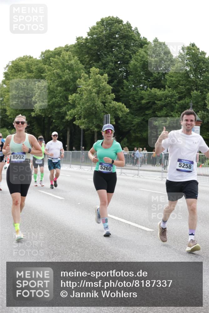 29.06.2025 - hella hamburg halbmarathon Jannik Wohlers http://msf.ph/oto/8187337 29.06.2025 10:23:39 Lombardsbrücke 1389, 1444, 3013, 3185, 3579, 4122, 4597, 4990, 4993, 5039, 5258, 5260, 5661, 5954, 7013, 7426, 7920, 8141, 8149, 8187, 8502, 8717, 9217, 9603, 11306, 11347, 11415, 14433, 14439, 15352, 15456, 17147, 17262, 17414, 17513, 17595, 18132, 18210, 18745, 18998 meine-sportfotos.de