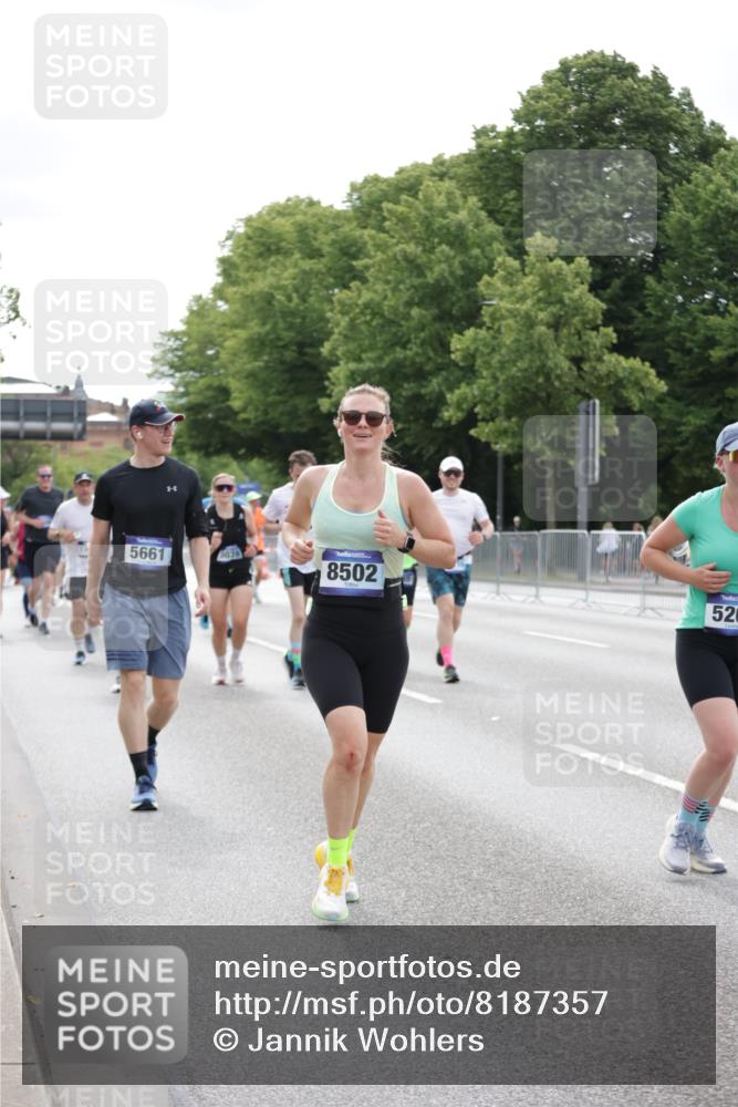 29.06.2025 - hella hamburg halbmarathon Jannik Wohlers http://msf.ph/oto/8187357 29.06.2025 10:23:39 Lombardsbrücke 1389, 1444, 3013, 3185, 3579, 4122, 4597, 4990, 4993, 5039, 5258, 5260, 5661, 5954, 7013, 7426, 7920, 8141, 8149, 8187, 8502, 8717, 9217, 9603, 11306, 11347, 11415, 14433, 14439, 15352, 15456, 17147, 17262, 17414, 17513, 17595, 18132, 18210, 18745, 18998 meine-sportfotos.de