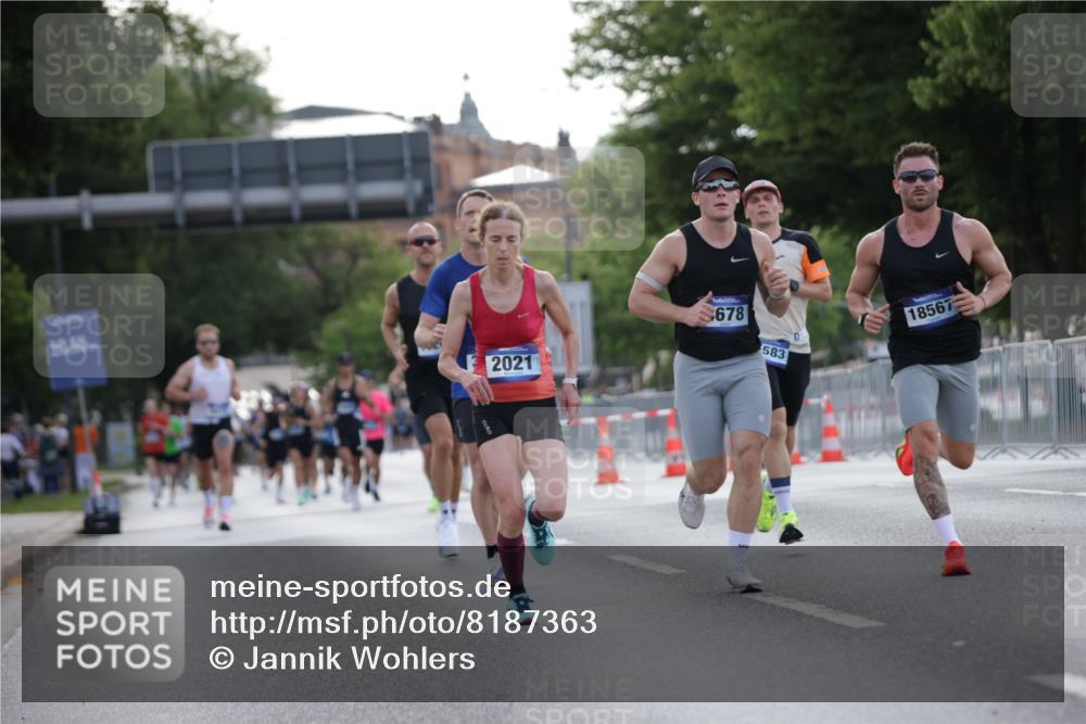 29.06.2025 - hella hamburg halbmarathon Jannik Wohlers http://msf.ph/oto/8187363 29.06.2025 09:44:12 Lombardsbrücke 1065, 2021, 2879, 3075, 3845, 3968, 4678, 7349, 10106, 11877, 12337, 12369, 13779, 14828, 15268, 15576, 15583, 15880, 16118, 17258, 17354, 18567, 18699, 19114 meine-sportfotos.de