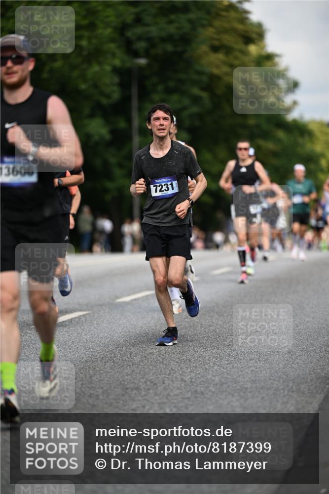 29.06.2025 - hella hamburg halbmarathon Dr. Thomas Lammeyer http://msf.ph/oto/8187399 29.06.2025 09:47:28 Kennedybrücke 1122, 3075, 3968, 5308, 5344, 7231, 7793, 8975, 9047, 9079, 10106, 10173, 10790, 11150 meine-sportfotos.de