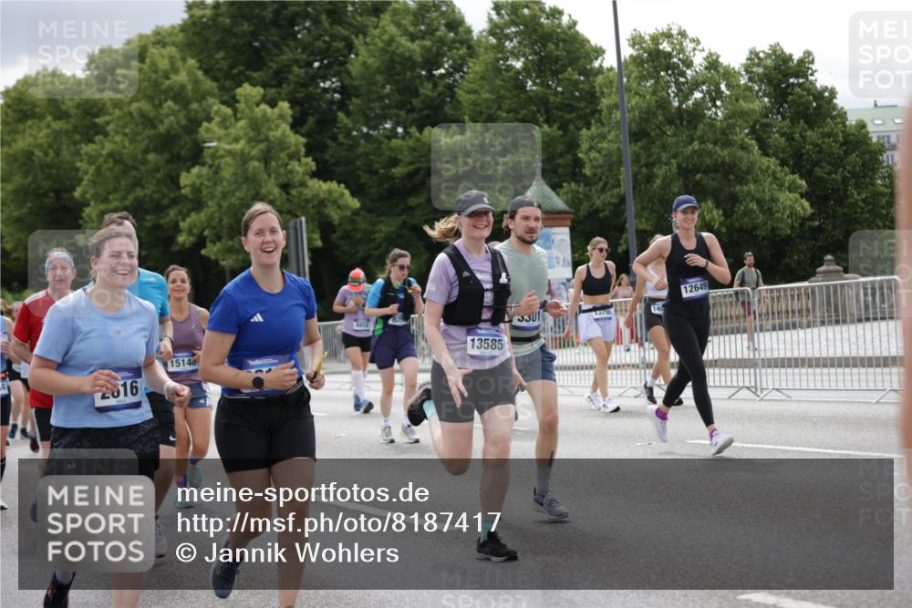 29.06.2025 - hella hamburg halbmarathon Jannik Wohlers http://msf.ph/oto/8187417 29.06.2025 11:11:44 Lombardsbrücke 2193, 2502, 2611, 2616, 2732, 3301, 3586, 3667, 4313, 4392, 4681, 5029, 5135, 5326, 5368, 5413, 5843, 7149, 7637, 7939, 7954, 8133, 8397, 8858, 8859, 8876, 9587, 10244, 10326, 10492, 12649, 13040, 13585, 14082, 14089, 14268, 14367, 14504, 15130, 15148, 16370, 16405, 17280, 17777 meine-sportfotos.de
