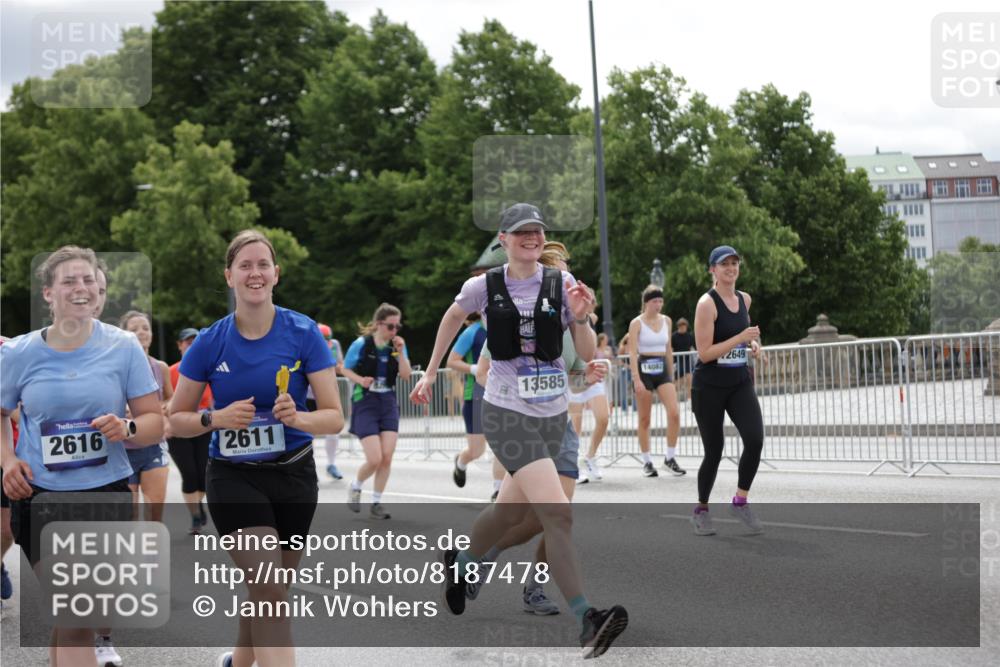 29.06.2025 - hella hamburg halbmarathon Jannik Wohlers http://msf.ph/oto/8187478 29.06.2025 11:11:45 Lombardsbrücke 2193, 2279, 2502, 2611, 2616, 2732, 3301, 3586, 3667, 4313, 4392, 4681, 5029, 5135, 5326, 5368, 5413, 5843, 7149, 7637, 7954, 8133, 8397, 8858, 8859, 8876, 9587, 10244, 10326, 10492, 12649, 13040, 13585, 14089, 14268, 14367, 14504, 15130, 15148, 16370, 16405, 17205, 17280, 17777 meine-sportfotos.de