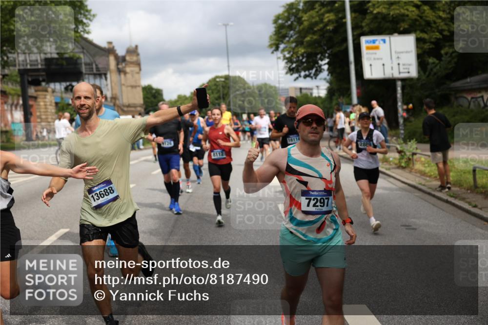 29.06.2025 - hella hamburg halbmarathon Yannick Fuchs http://msf.ph/oto/8187490 29.06.2025 10:43:42 20KM 1342, 1476, 2013, 2504, 2516, 2592, 2596, 2706, 2878, 2889, 2937, 3060, 3562, 3692, 4017, 4832, 5460, 5978, 6115, 6158, 7100, 7297, 7332, 7657, 8112, 8437, 9038, 9126, 9200, 9463, 9491, 9597, 9619, 9695, 9723, 9924, 9965, 10189, 11340, 11519, 11819, 11977, 12035, 12271, 12670, 13233, 13688, 13690, 13976, 14526, 14838, 15422, 15519, 15523, 16114, 16653, 16731, 16738, 16843, 16877, 16891, 17753, 17908, 18058, 18350, 18842, 18926, 18960, 19109 meine-sportfotos.de
