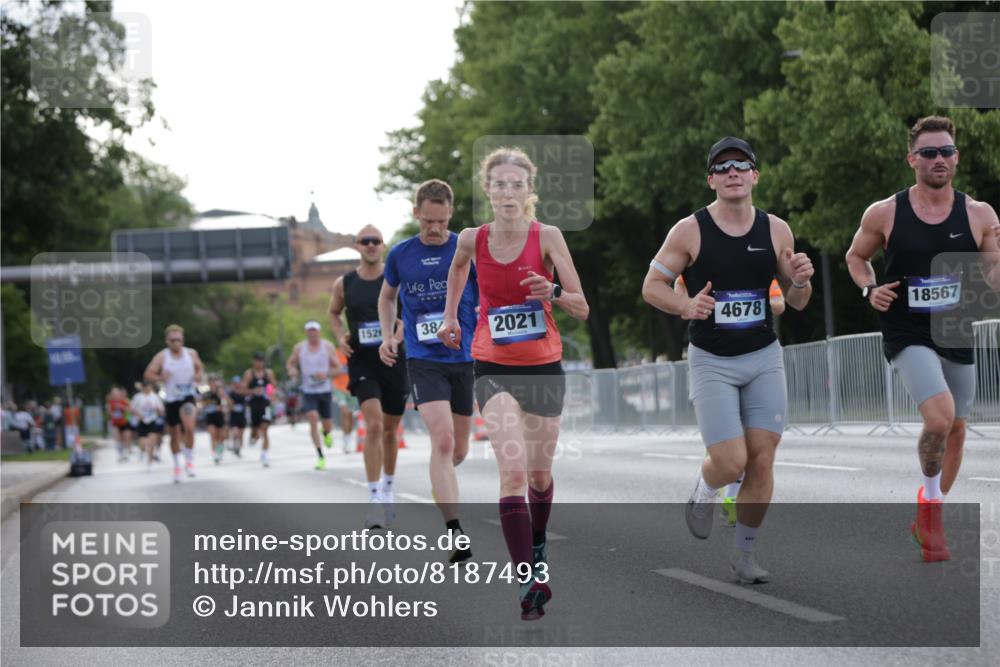 29.06.2025 - hella hamburg halbmarathon Jannik Wohlers http://msf.ph/oto/8187493 29.06.2025 09:44:14 Lombardsbrücke 1065, 2021, 2879, 3075, 3845, 3968, 4678, 7349, 10106, 11877, 12337, 12369, 13779, 15268, 15576, 15583, 15880, 16118, 17354, 18567, 18699, 19114 meine-sportfotos.de