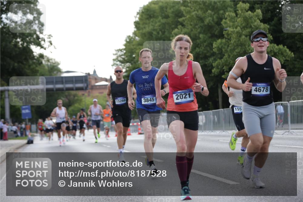 29.06.2025 - hella hamburg halbmarathon Jannik Wohlers http://msf.ph/oto/8187528 29.06.2025 09:44:15 Lombardsbrücke 1065, 2021, 3075, 3845, 3968, 4678, 7349, 11877, 12337, 12369, 13779, 15268, 15576, 15583, 15880, 17354, 18567, 18699, 19114 meine-sportfotos.de