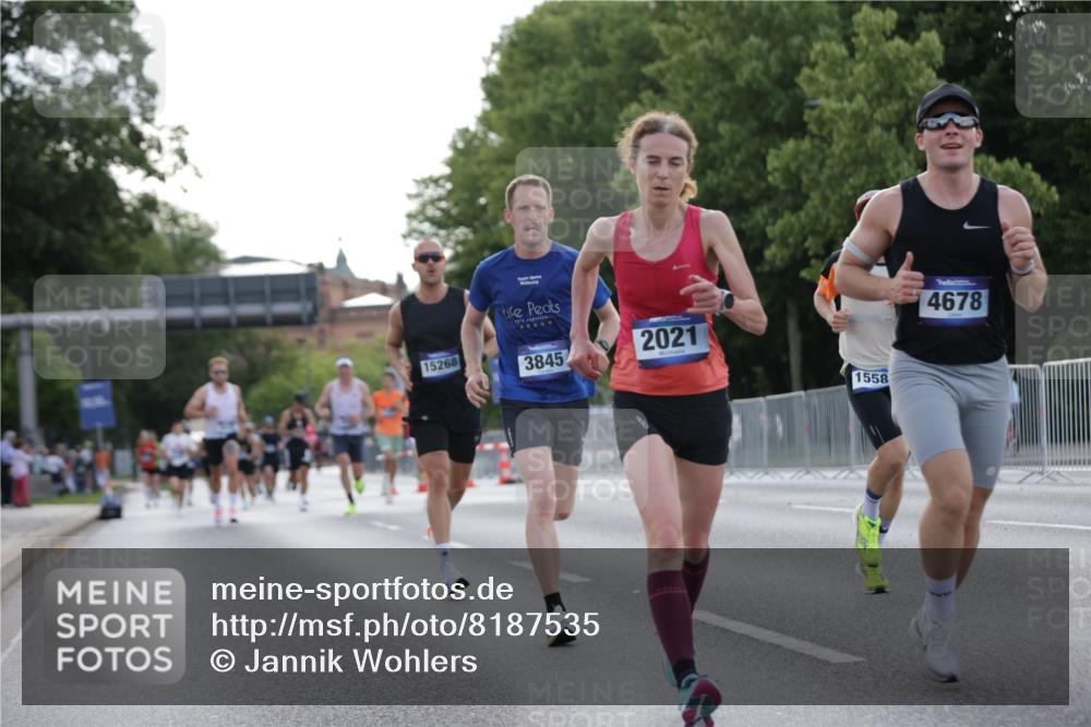 29.06.2025 - hella hamburg halbmarathon Jannik Wohlers http://msf.ph/oto/8187535 29.06.2025 09:44:15 Lombardsbrücke 1065, 2021, 3075, 3845, 3968, 4678, 7349, 11877, 12337, 12369, 13779, 15268, 15576, 15583, 15880, 17354, 18567, 18699, 19114 meine-sportfotos.de